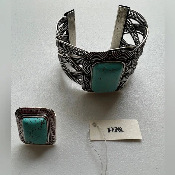 1928 Jewelry Nwt 928 Blue Stone Silvertone Adjustable Ring